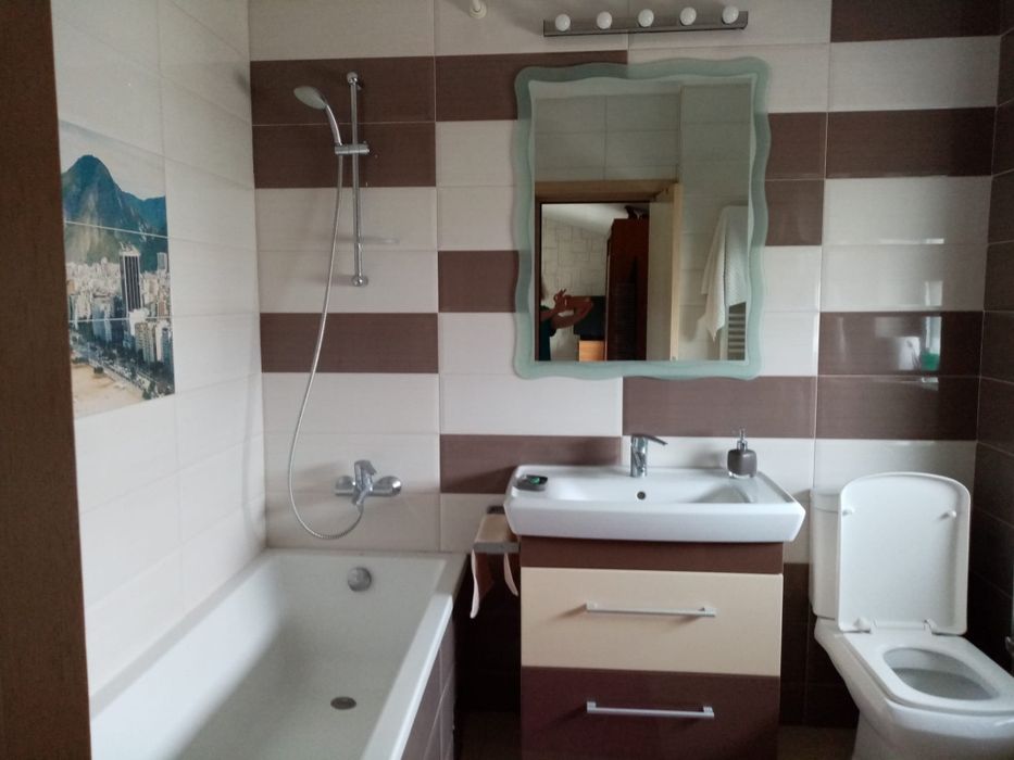 Proprietar inchiriez un apt. 4 camere  in vila in Rosu/ Chiajna, 2 bai, 2 locuri parcare