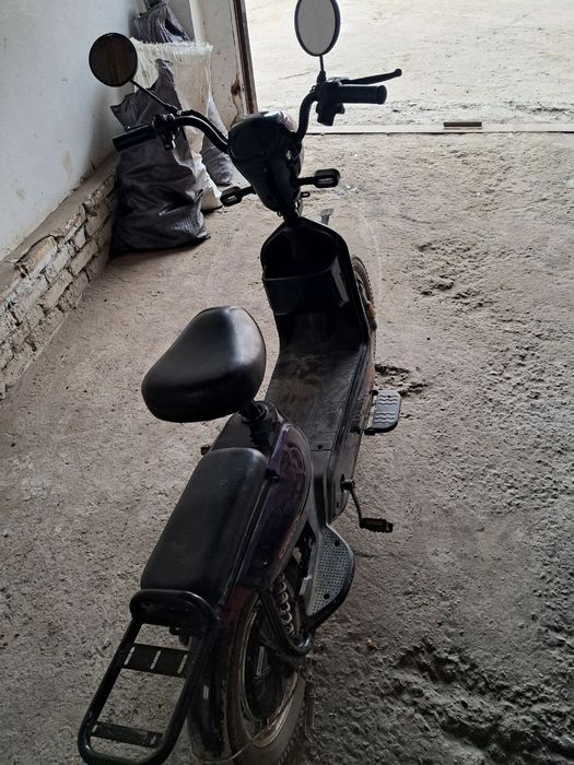 Skuter sotiladi kelishilgan