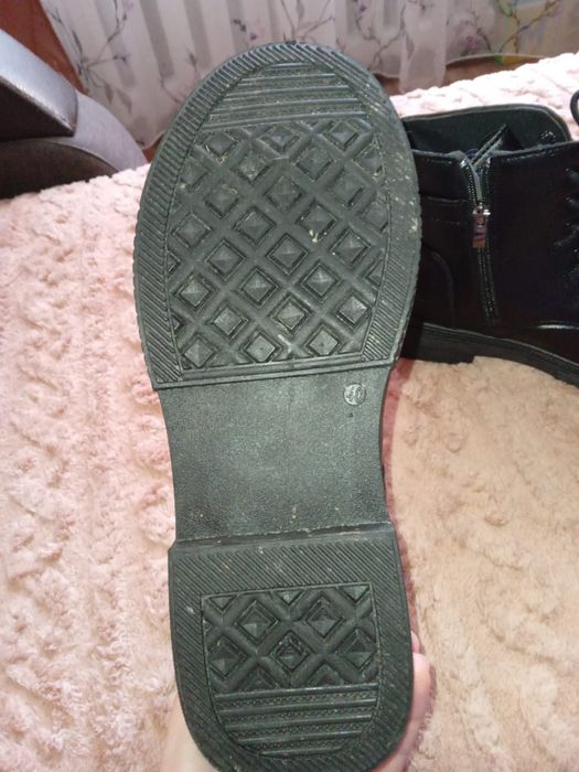 Продам женские осенние ботинки