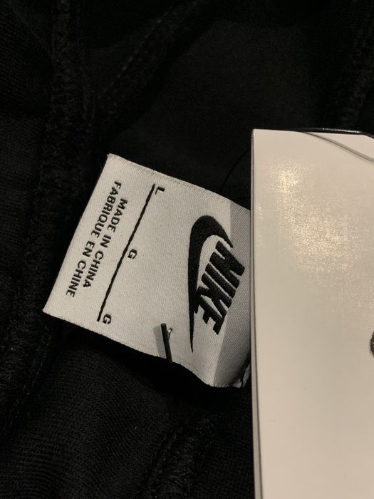 Pantaloni Scurti Nike Tech Model Nou