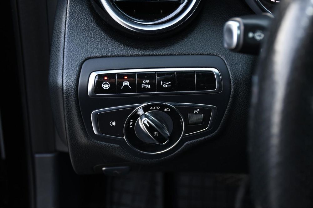 Vand mercedes benz c220 accept unele schimburi cu difdin partea mea