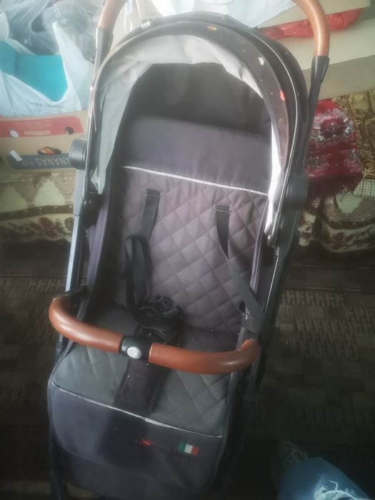 Продам прогулочную коляску