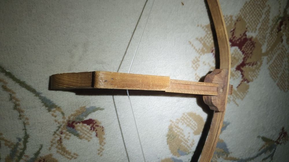 Mica arbaleta jucarie artizanala / handmade din lemn, deosebita