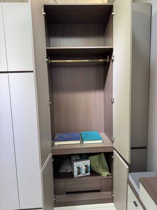 Гардероб бял гланц на плъзгане за спалня