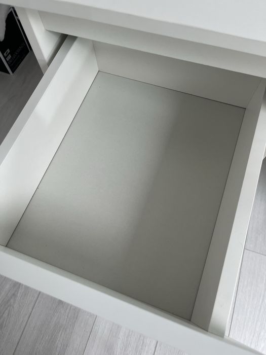 Козметична тоалетка с холивудско огледало