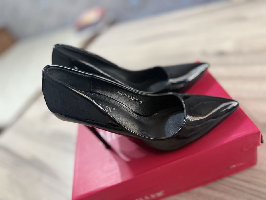 Poshnali tufli sotiladi