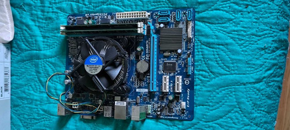 Дънна платка Gigabyte GA-H61M-S1 + Процесор Intel i5-2400 3.10GHz + 16gb ddr3 ram