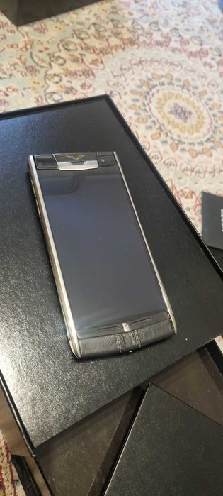 Vertu Signature Touch