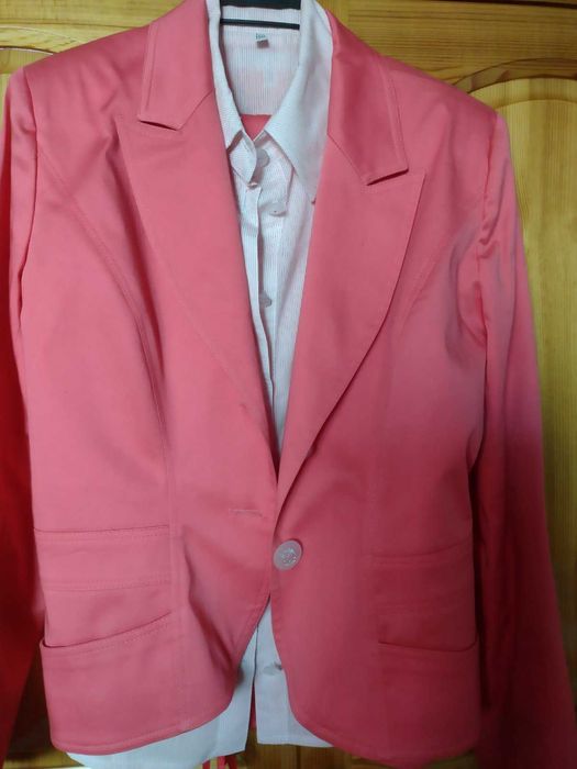 Костюм 3 Части-САКО+ПАНТАЛОН+РИЗА в цвят "Скарида"на"Рива Фешън" !НОВ!