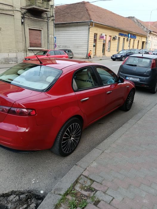 Vând alfa Romeo 159 1.9 dizal distribuție schimbata injectoare recondiționate