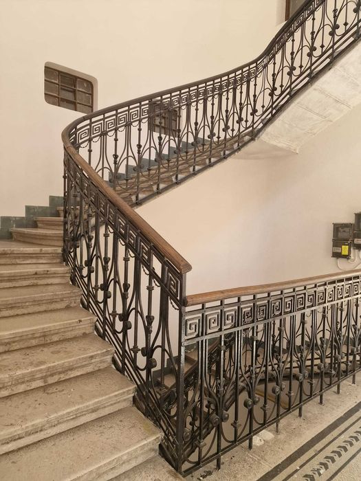Inchiriez spatiu birouri  Piata Unirii recent renovat - PRIMA INCHIRIERE 13 EUR/mp