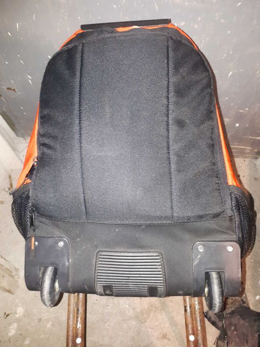 Ученическа раница, С колелца, издърпваща се скрита дръжка