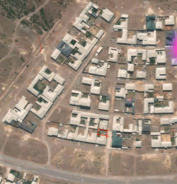 Yangi deskada mowina bozor tarafda 2.1sotix ucastka sotiladi