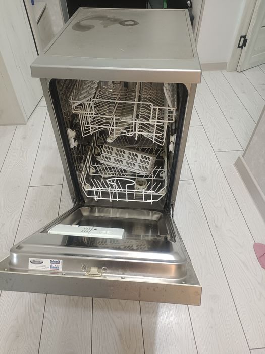Продам посудомоечную машину