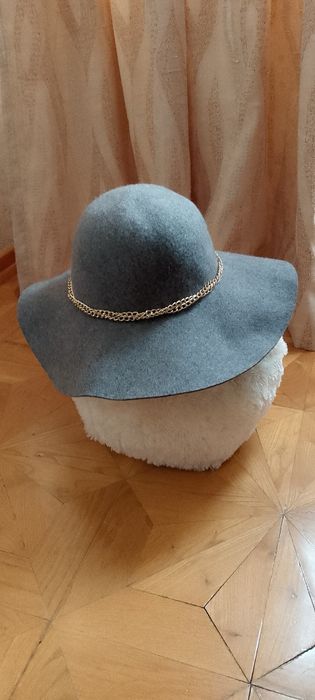 Новая женская шляпа.