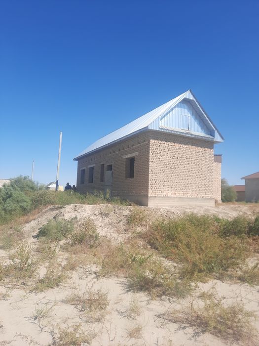 Продам времянку Байтерек 3