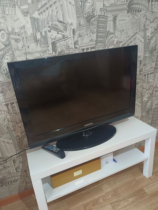 Продам тумбу под ТВ  ИКЕА .