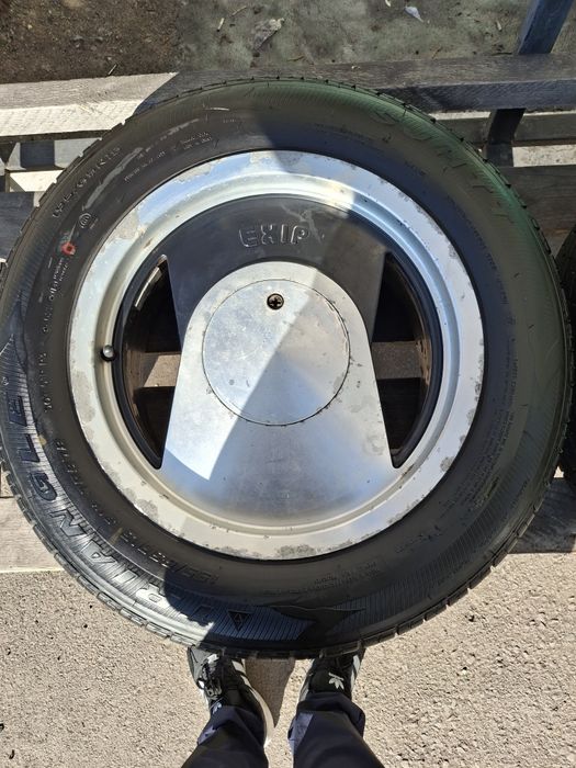 Продам летние шины с титанками