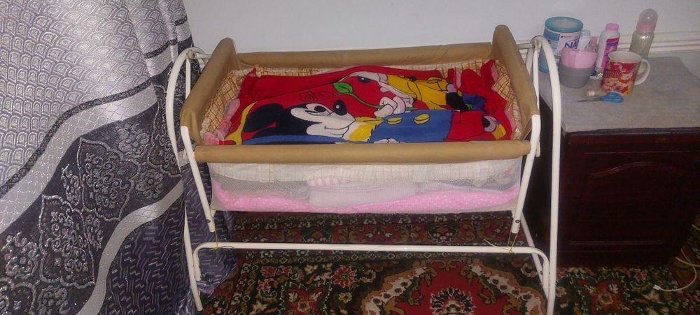 Манеж с качелием детский