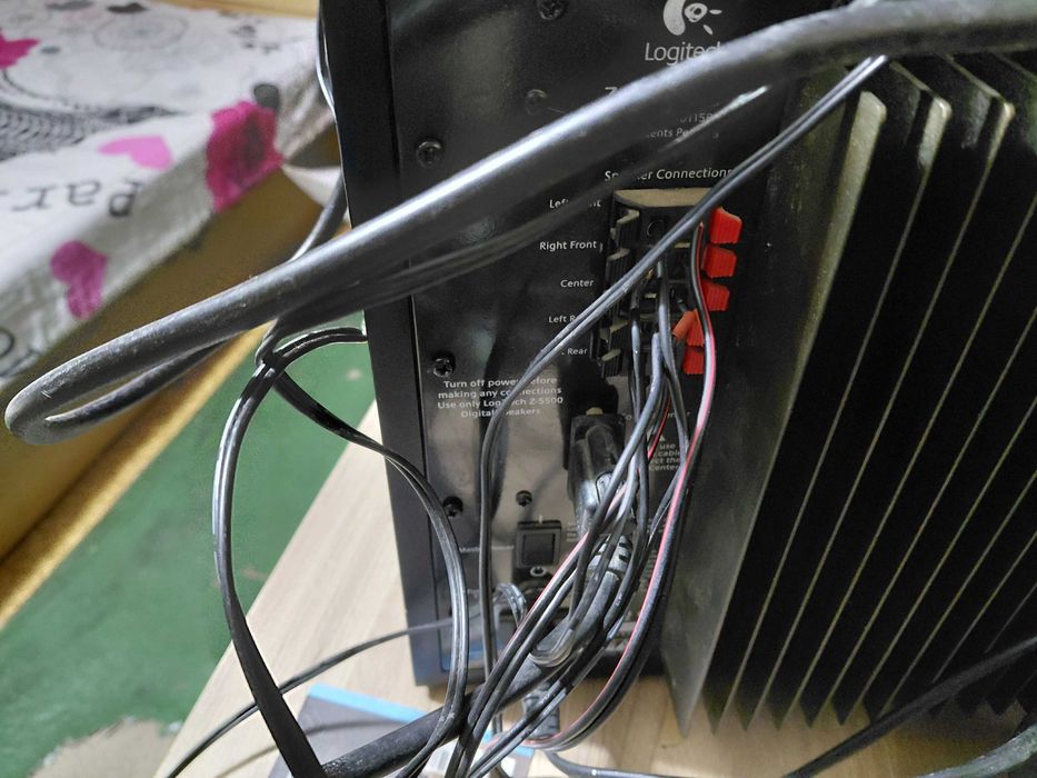 Продавам logitech z5500 внос холандия