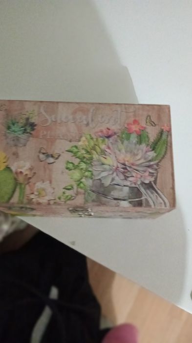 Продам вместительную шкатулку