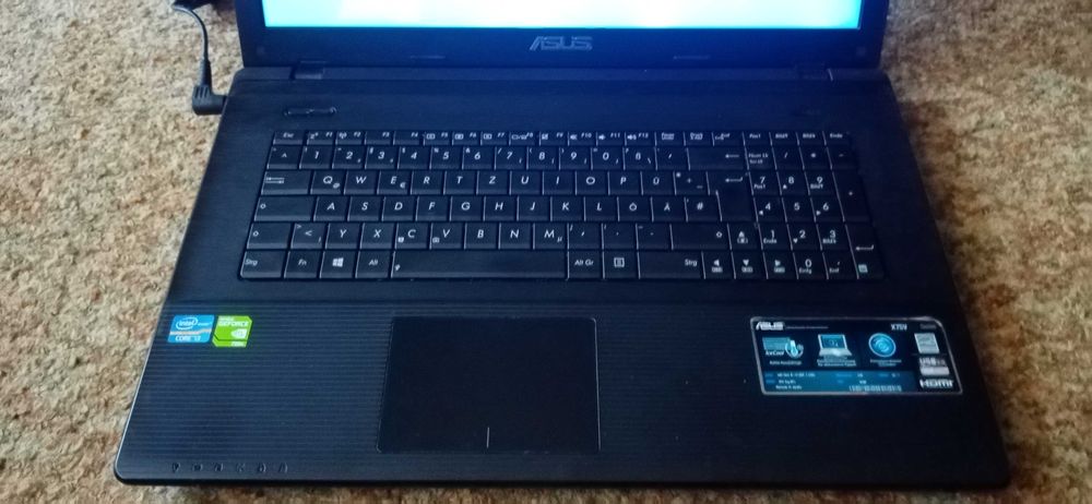 Продавам Лап топ Asus