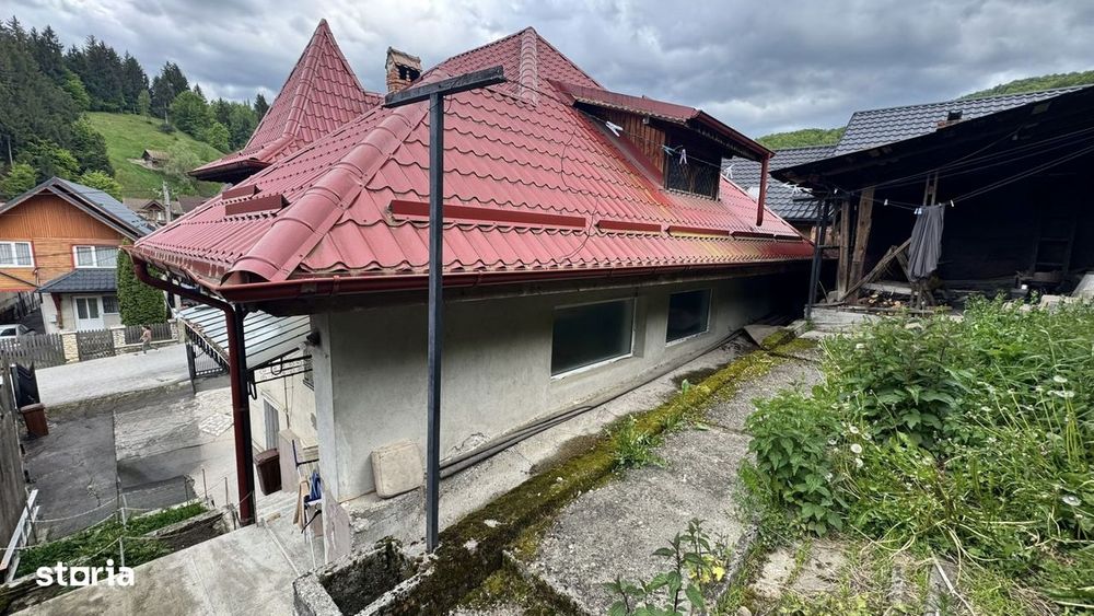 Casă Cu 9 Camere In Rucăr, Teren 1.187 Mp – Potențial Turistic |