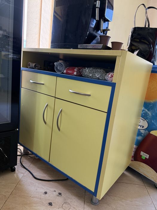 Vitrine frigorifice, rafturi lemn + metalice ,pult+ dulap
