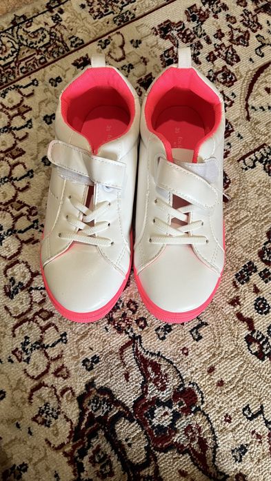 Продам кроссовки