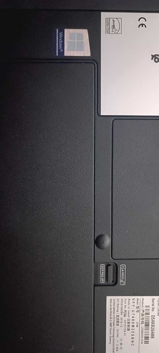 Продавам лаптоп Фуджицу U 748