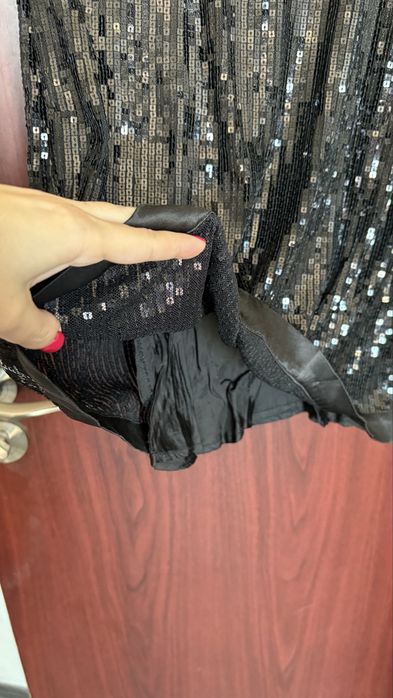 Черна рокля с пайети