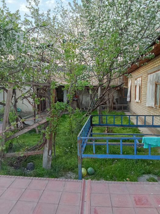 Uy-hovli sotiladi JANUBIY VAGZAL orqasida