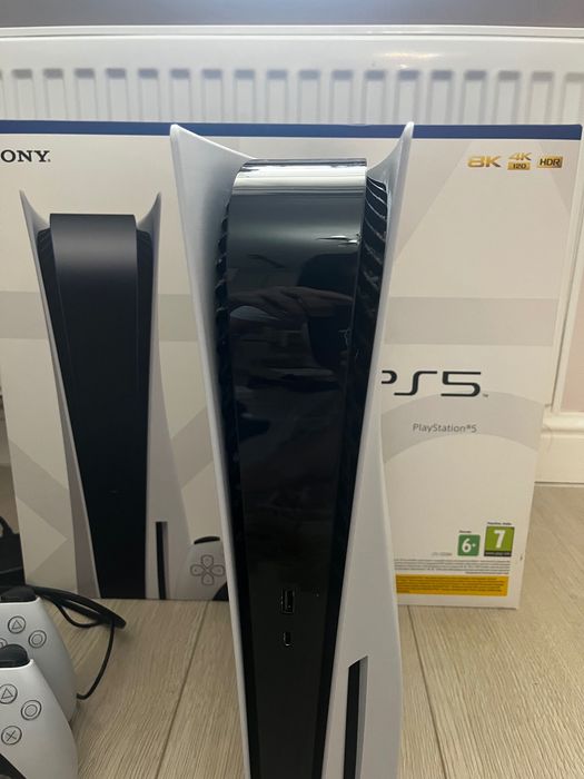 Sony PlayStation 5 + 2 геймпада