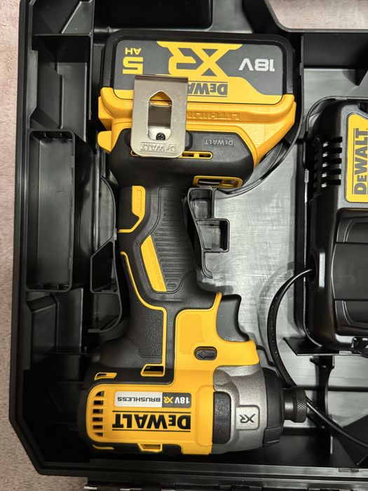 DEWALT DCF887P2 impact driver 2-18V-5AH LI-ION batteries brushless