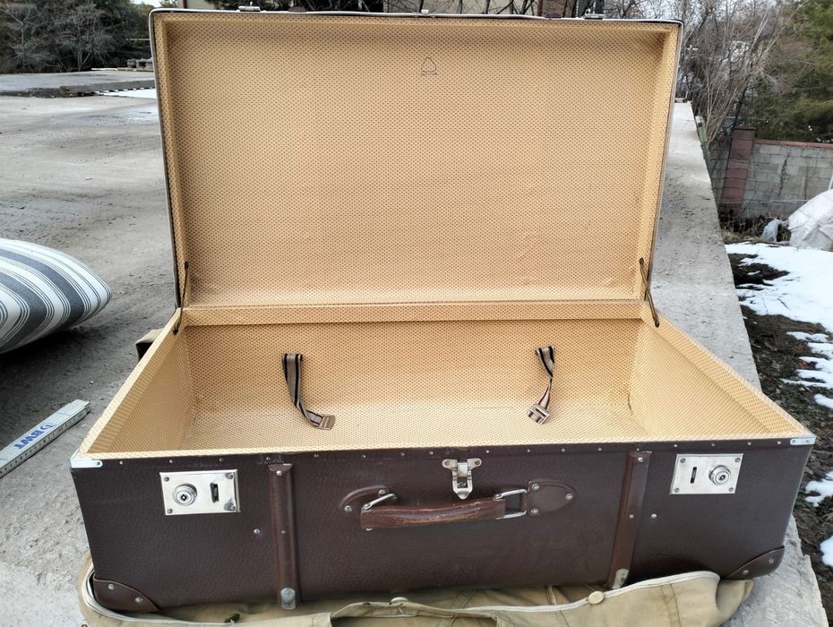 Чемодан старинный.