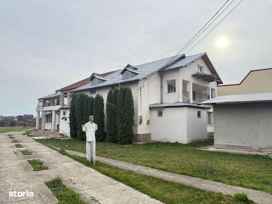 Casa 8 camere+7 bai, mobilata, Razvad, Strada Principala