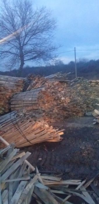 Lemn de gater uscat la palet