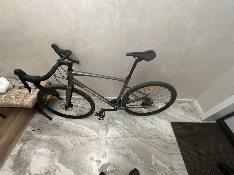 Продам гравийный велосипед Giant revolt 1