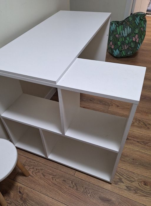 Продаю срочно стол