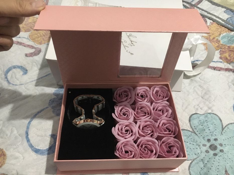 Часы в подарочной коробке