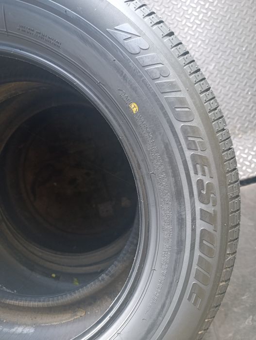 O anvelopă de vara 235 60 17 Bridgestone