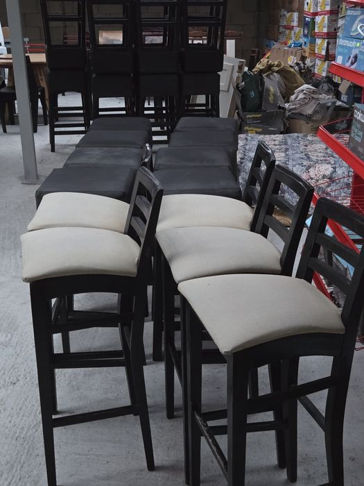 Бар стол от дърво