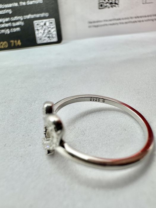 Сребърен пръстен с мойсанит (Диамант)