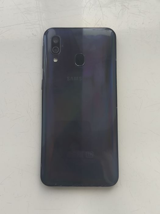Samsung a40 64gb 4gb ram
