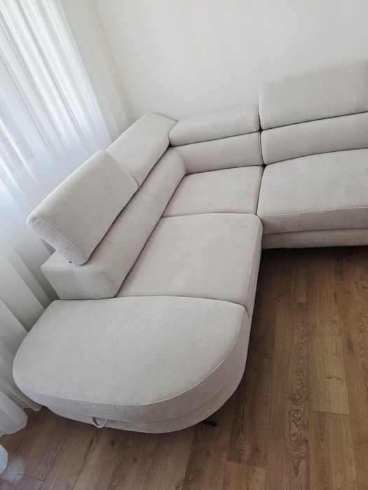 Vând coltar extensibil cu lada de depozitare, BEJ