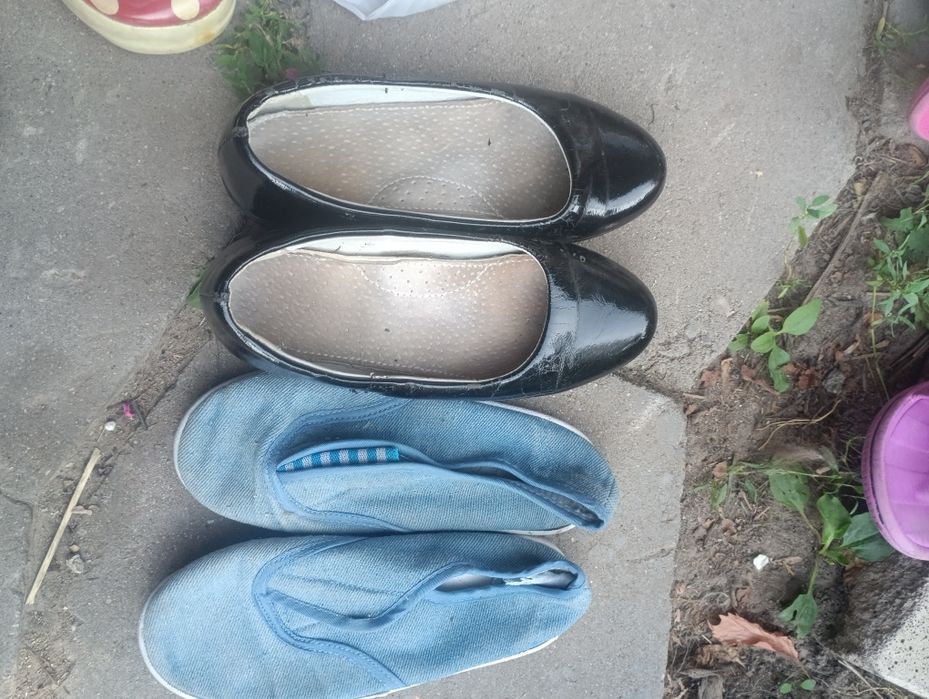 отдам обувь на девочку