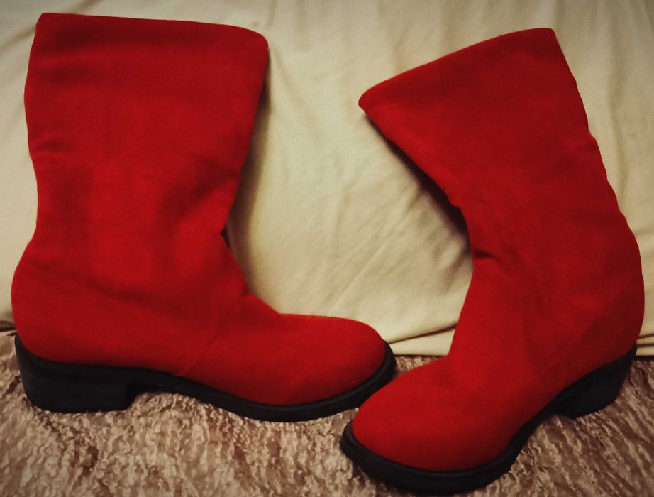 Страхотни велурени дамски боти