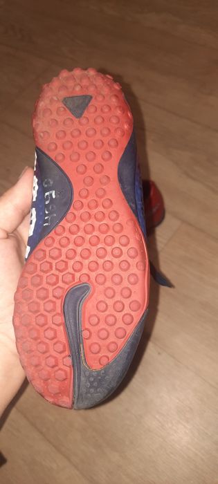 В идеальном состоянии обувь для мальчика