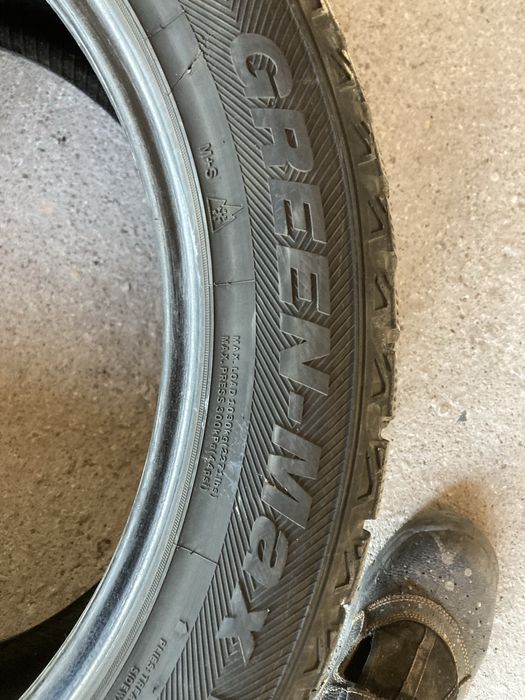 Гуми за джип 285-45-21