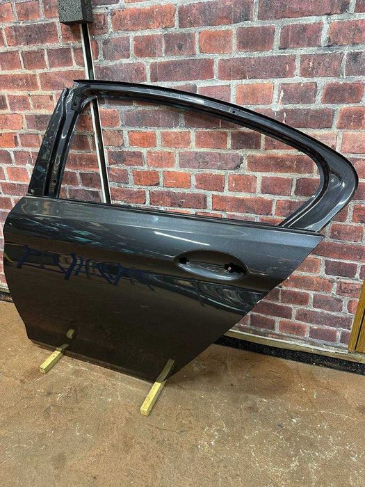 Usa stanga spate BMW g30